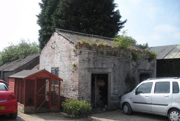 Conversion of outbuilding into B&B style accommodation (C1)