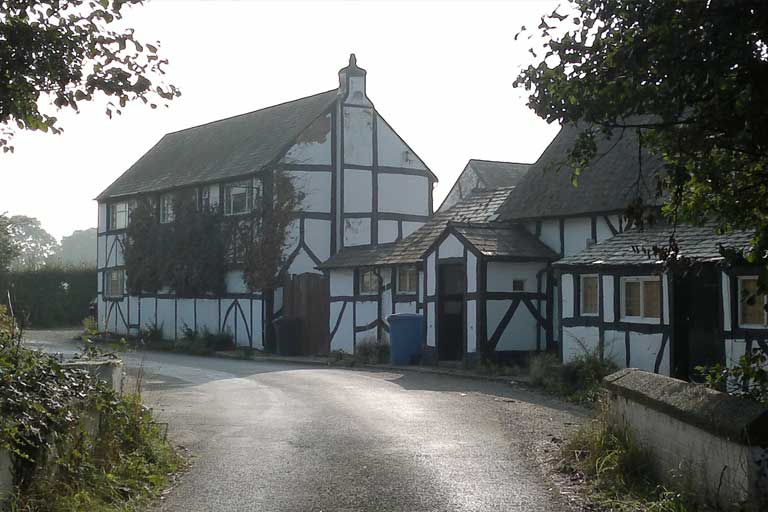 Demolition of Public House to create two dwellinghouses
