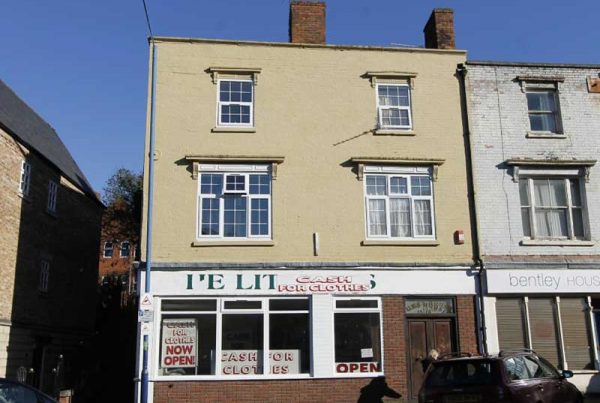 Change of use to dual A1 (off-license) and A4 (Drinking Establishment)