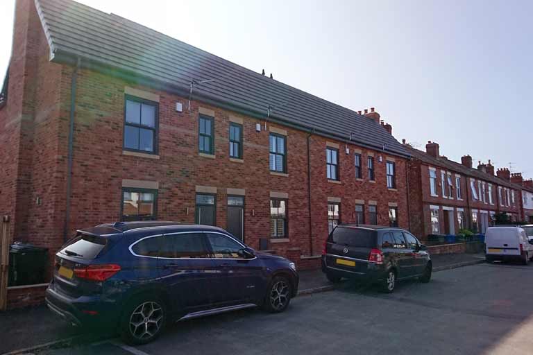 Demolition of existing general industrial unit for four terraced dwelling houses